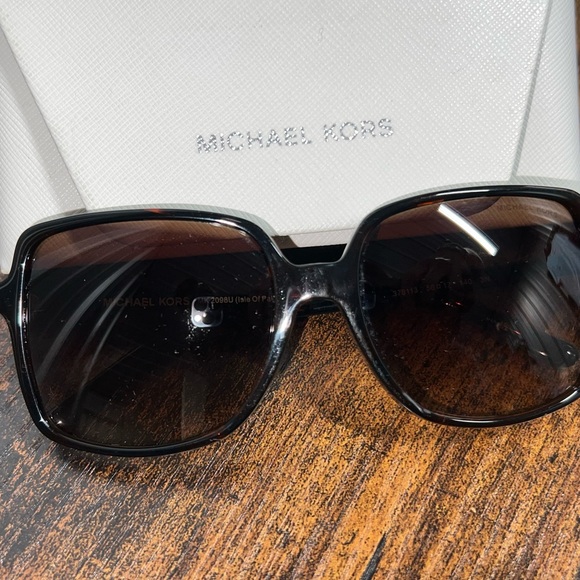 Michael Kors Tortoise shell isle of psalms sunglasses - Picture 3 of 6